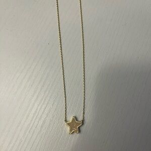 Rare Kendra Scott Gold Star Necklace! Brand new and never worn!